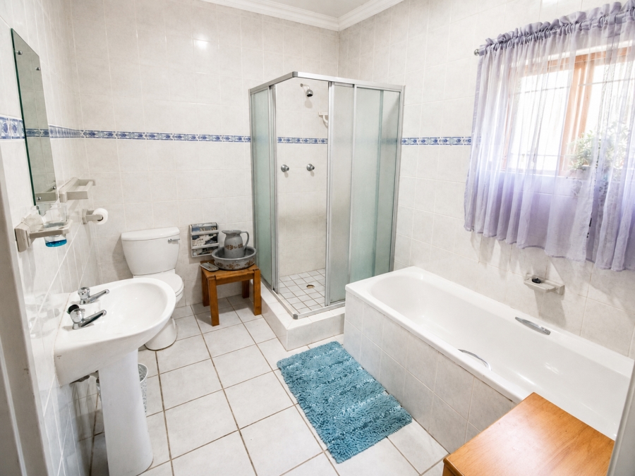 To Let 7 Bedroom Property for Rent in Humansdorp Eastern Cape